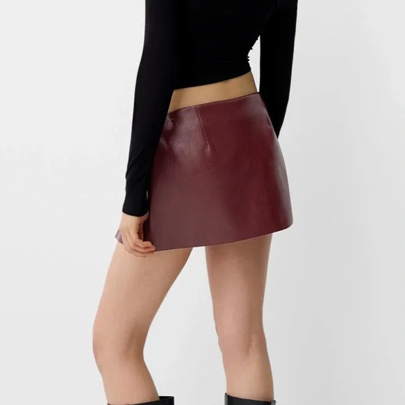 SOLD✨ Bershka Faux leather mini skirt/skort - Picture 7 of 8